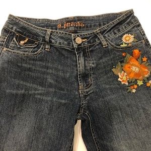 d.JEANS EMBROIDERED BOOTCUT WOMENS JEANS SIZE 8